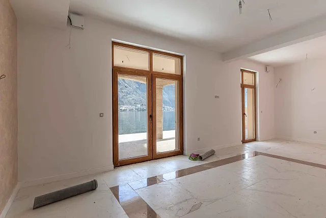 A luxurious three-story villa on the first sea line in  Kotor — photo 51